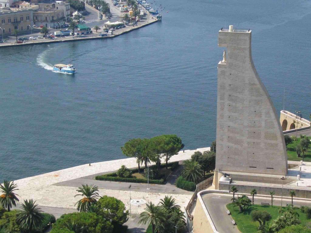 La Maison De Monet Brindisi Kültér fotó